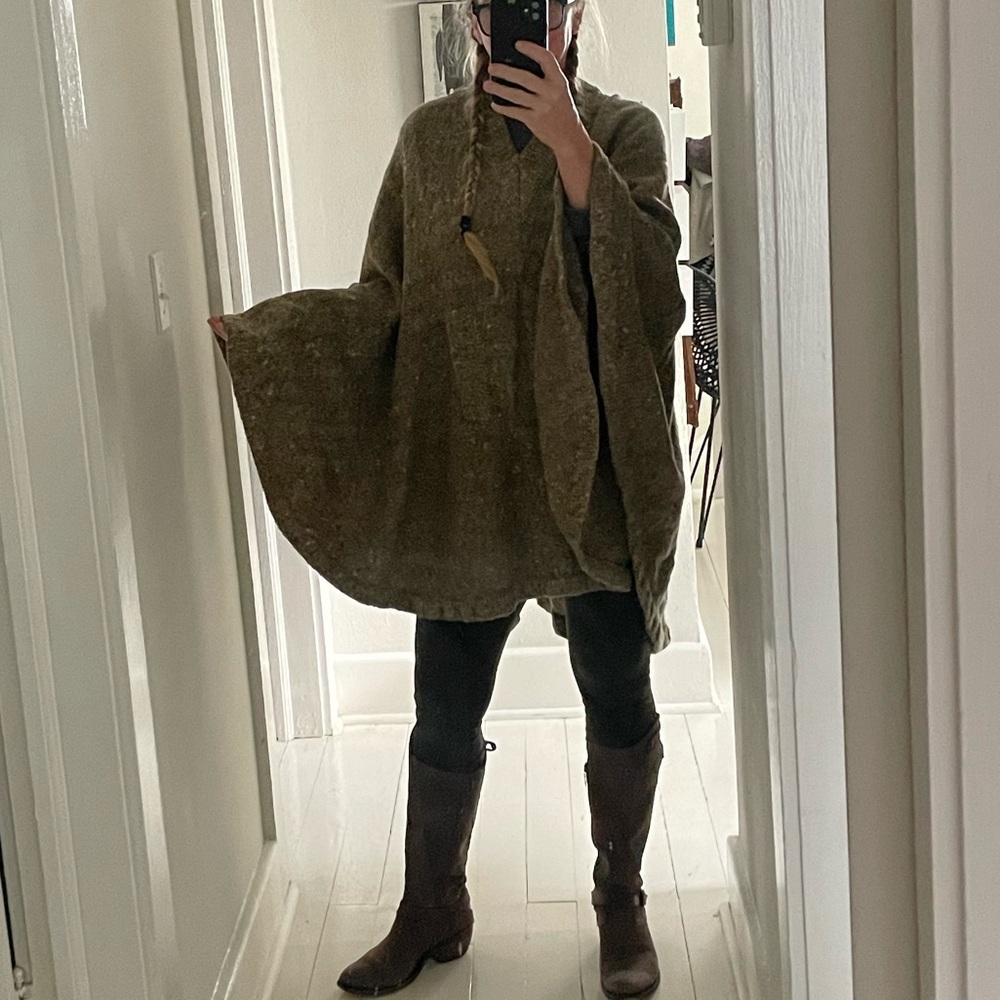 Vintage PONCHO Great Condition M/L Jacket Coat Sweater Knitted Cape Free People
